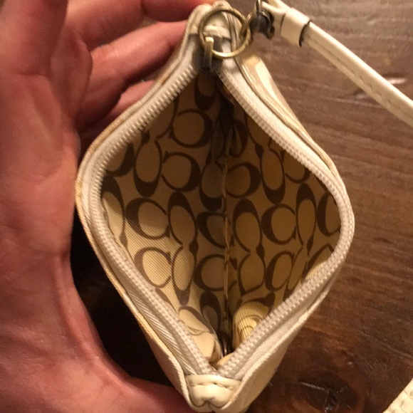 Coach wristlet - Picture 3 of 3